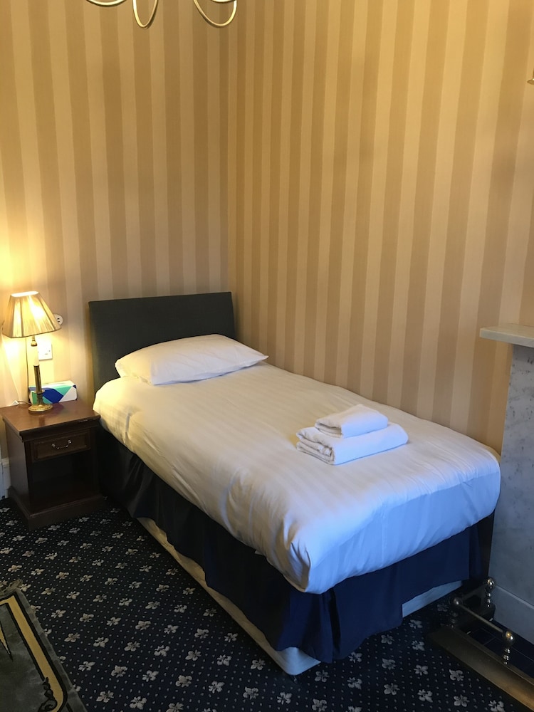 the alexander guest house