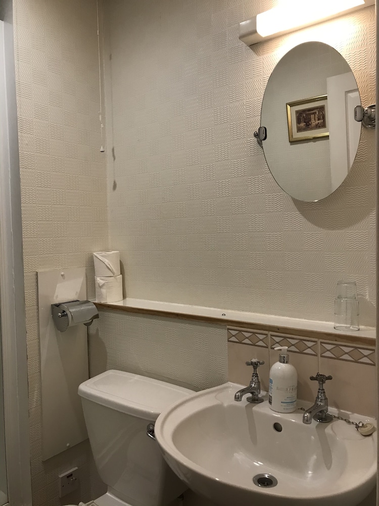 the alexander guest house