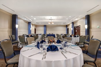 holiday inn detroit metro airport by ihg