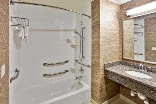 holiday inn detroit metro airport by ihg