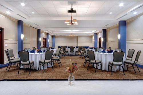holiday inn detroit metro airport by ihg