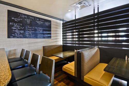 holiday inn detroit metro airport by ihg