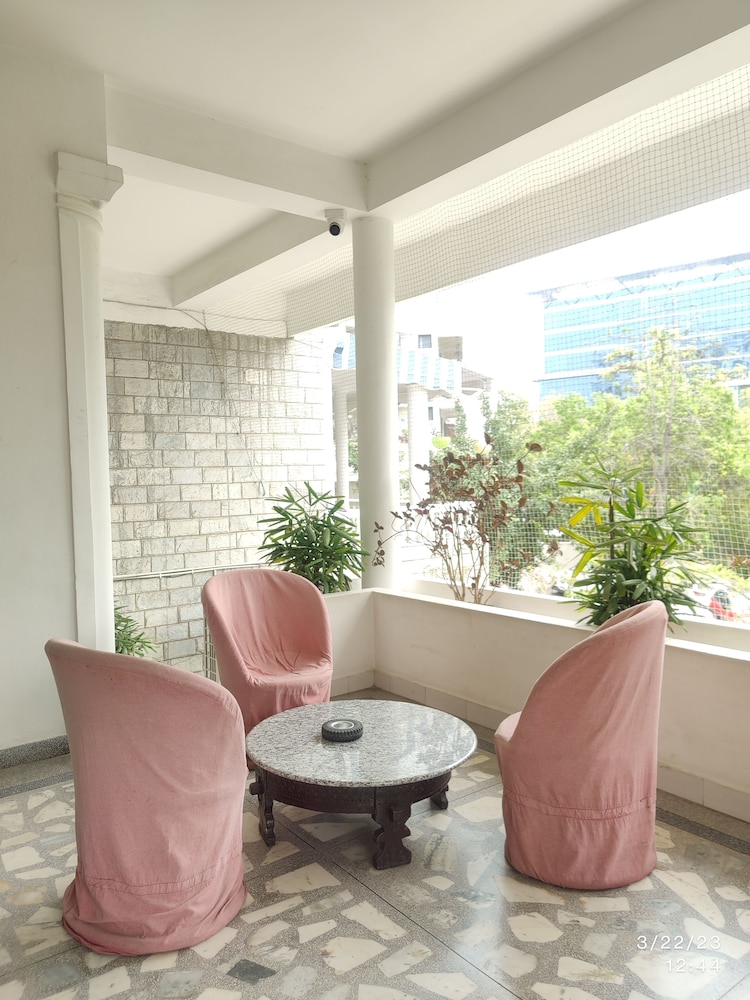 giri sadan home stay