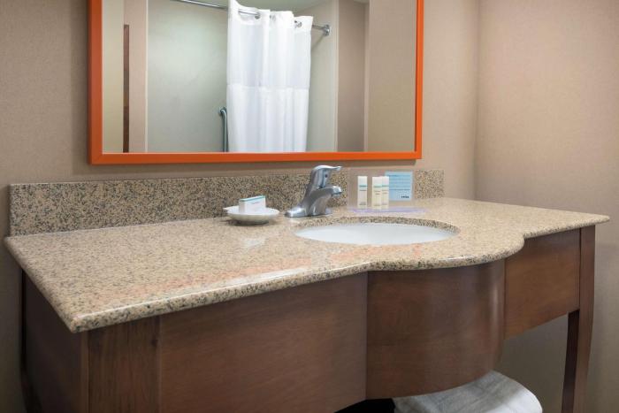 hampton inn springfield south enfield