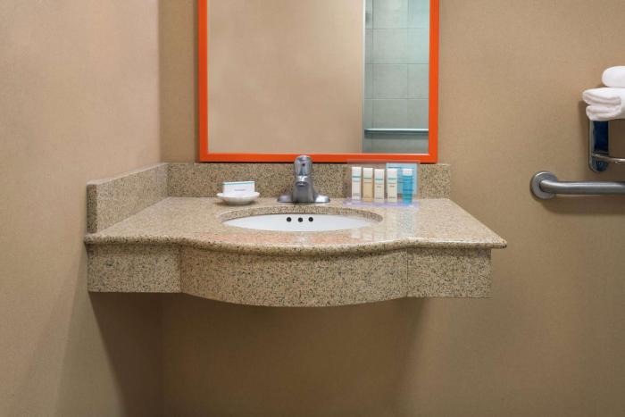 hampton inn springfield south enfield