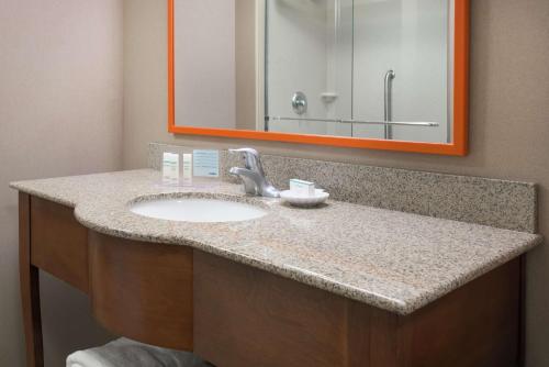 hampton inn springfield south enfield
