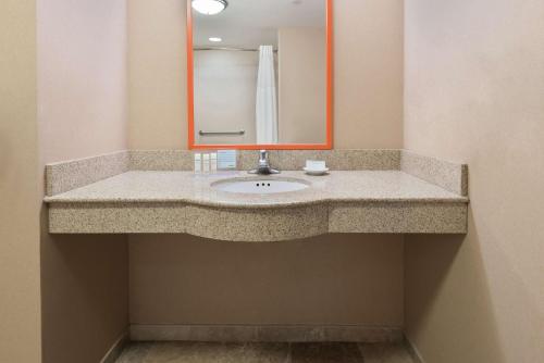 hampton inn springfield south enfield