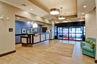 Hampton Inn & Suites By Hilton Saskatoon Airport,Saskatchewan>>Saskatoon,3 star