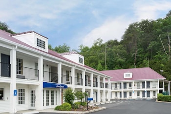 Howard Johnson By Wyndham Dalton,Georgia>>Dalton,3 star