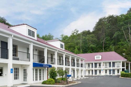 Howard Johnson By Wyndham Dalton,Georgia>>Dalton,3 star