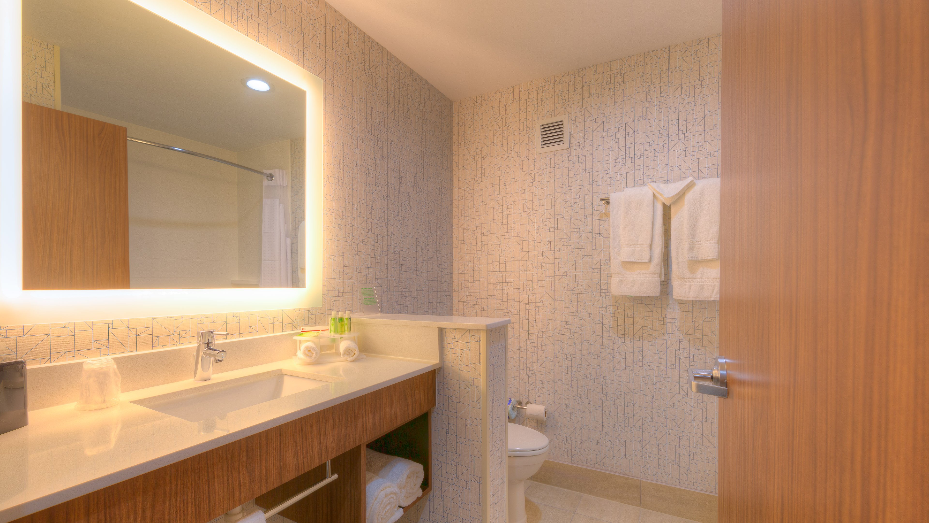 holiday inn express and suites tulsa midtown by ihg