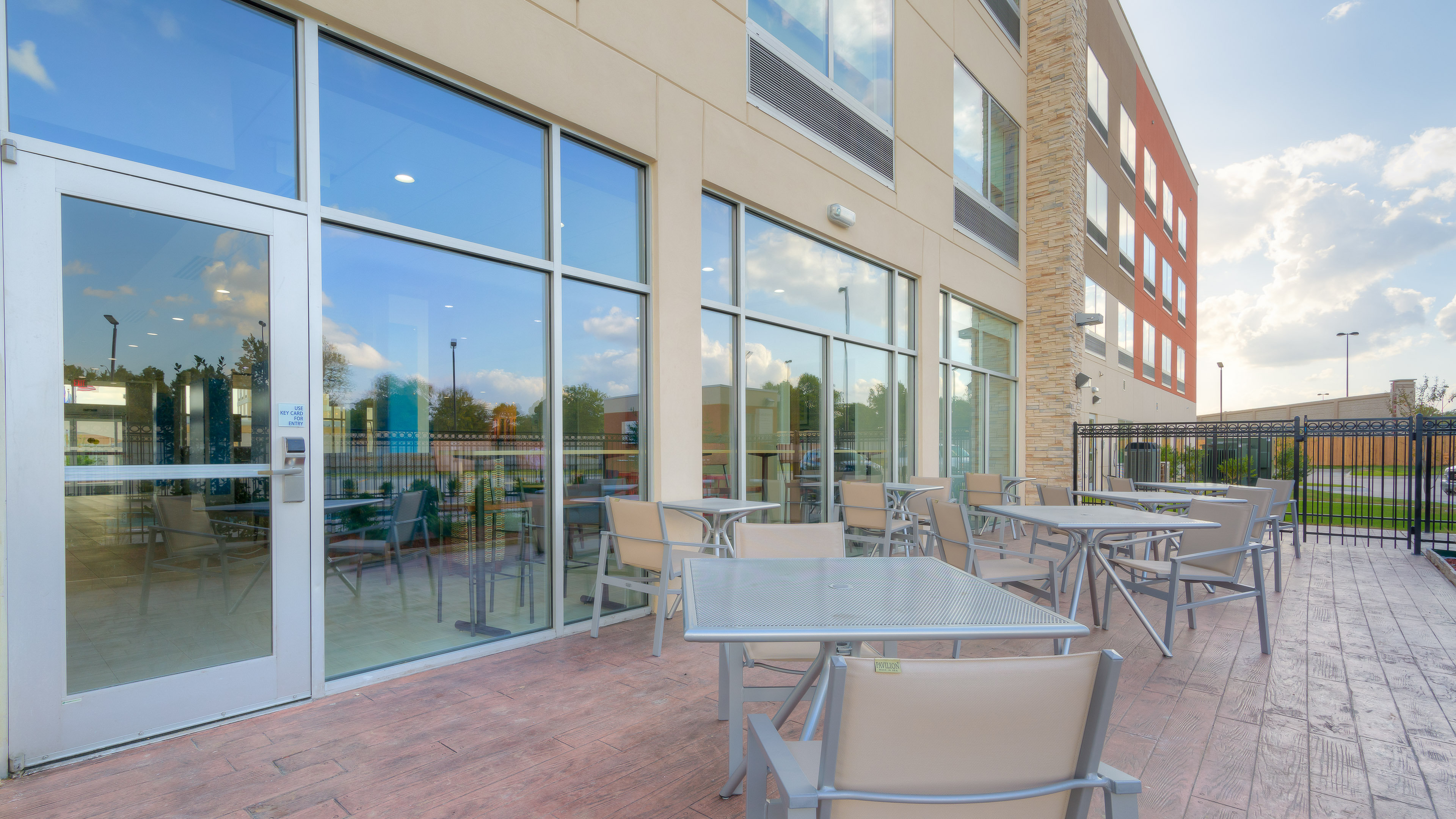 holiday inn express and suites tulsa midtown by ihg