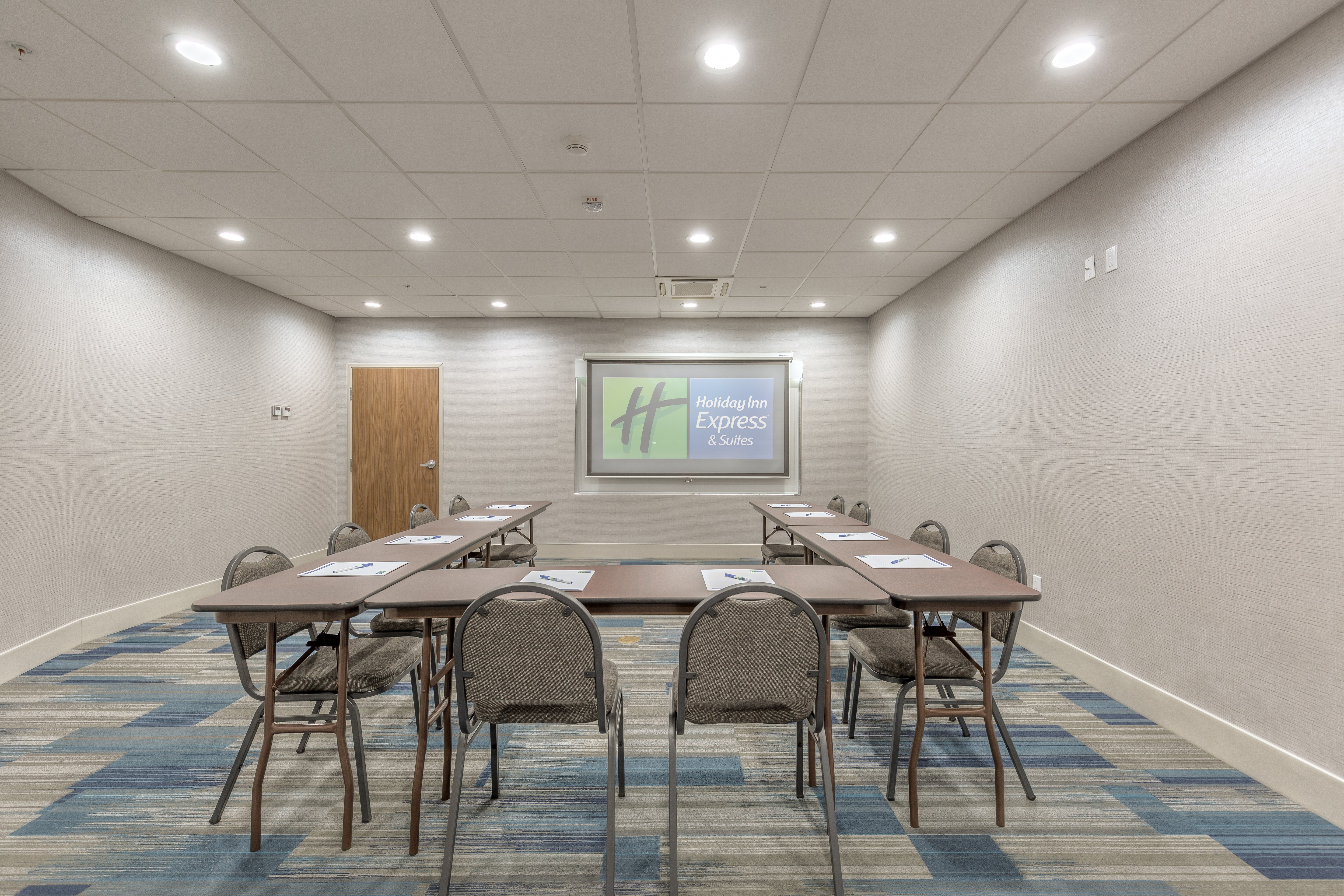 holiday inn express and suites tulsa midtown by ihg