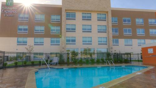 holiday inn express and suites tulsa midtown by ihg