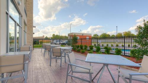 holiday inn express and suites tulsa midtown by ihg