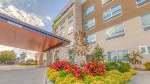 holiday inn express and suites tulsa midtown by ihg
