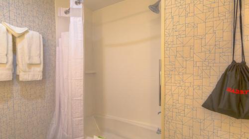 holiday inn express and suites tulsa midtown by ihg
