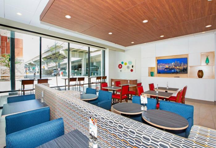 holiday inn express and suites pittsburgh north shore by ihg