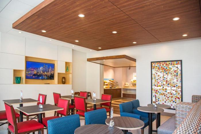 holiday inn express and suites pittsburgh north shore by ihg