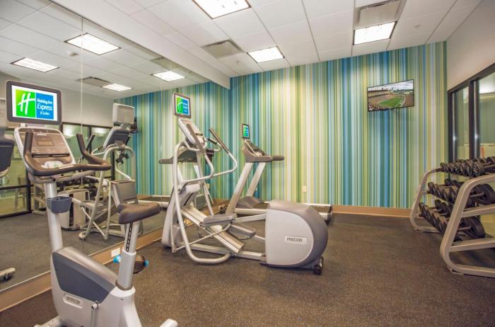 holiday inn express and suites pittsburgh north shore by ihg