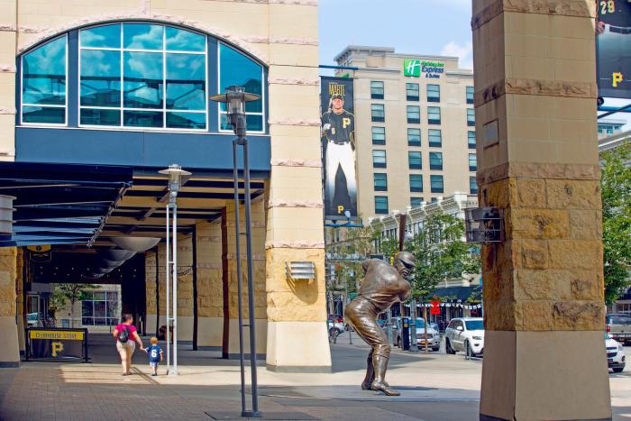 holiday inn express and suites pittsburgh north shore by ihg