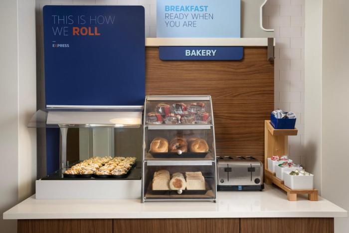 holiday inn express and suites pittsburgh north shore by ihg