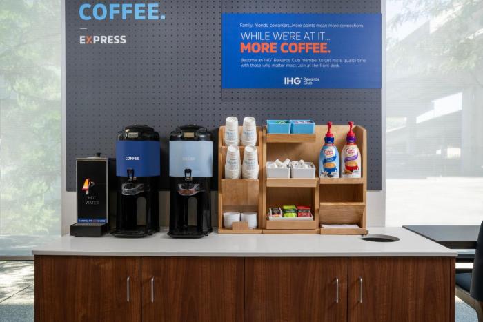 holiday inn express and suites pittsburgh north shore by ihg