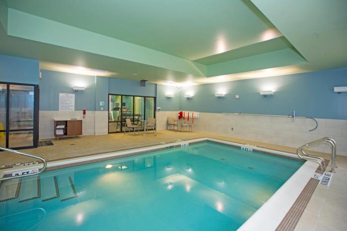 holiday inn express and suites pittsburgh north shore by ihg