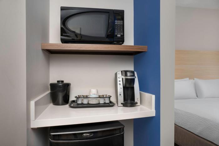 holiday inn express and suites pittsburgh north shore by ihg