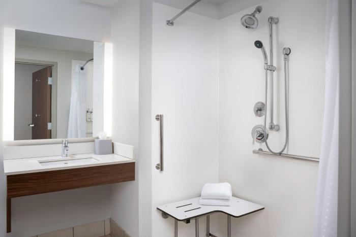 holiday inn express and suites pittsburgh north shore by ihg