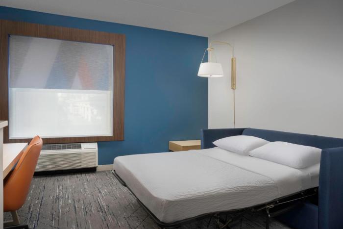 holiday inn express and suites pittsburgh north shore by ihg