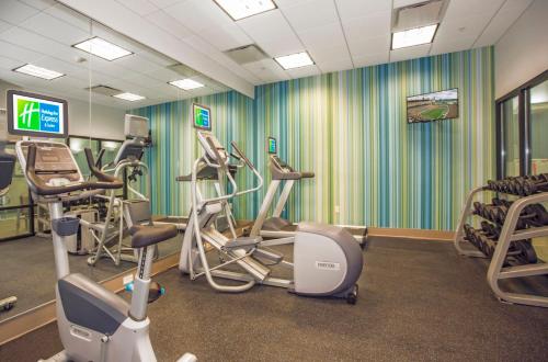 holiday inn express and suites pittsburgh north shore by ihg