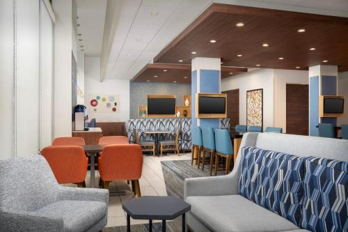 holiday inn express and suites pittsburgh north shore by ihg