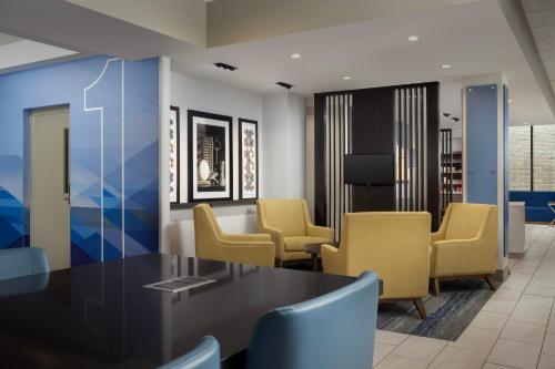 holiday inn express and suites pittsburgh north shore by ihg