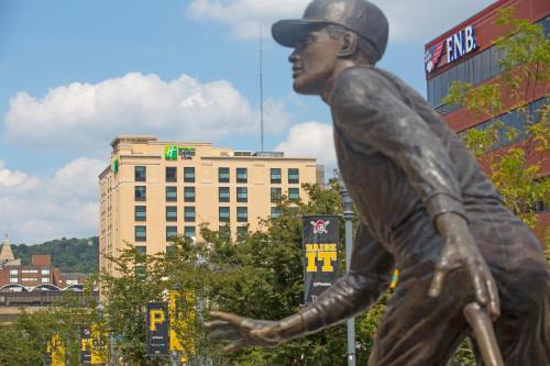 holiday inn express and suites pittsburgh north shore by ihg