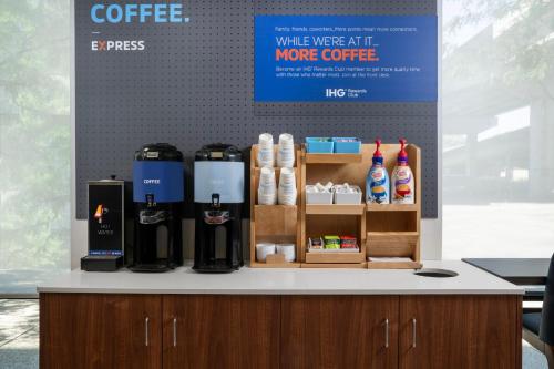 holiday inn express and suites pittsburgh north shore by ihg