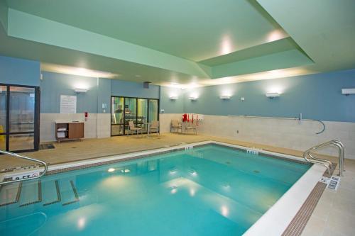holiday inn express and suites pittsburgh north shore by ihg