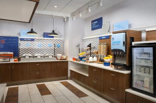 holiday inn express and suites pittsburgh north shore by ihg