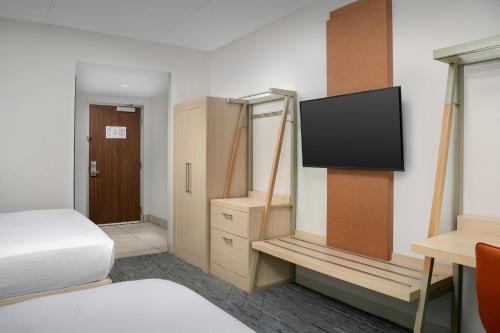 holiday inn express and suites pittsburgh north shore by ihg
