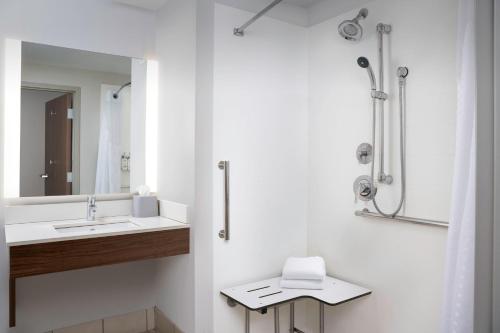 holiday inn express and suites pittsburgh north shore by ihg