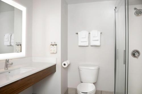 holiday inn express and suites pittsburgh north shore by ihg