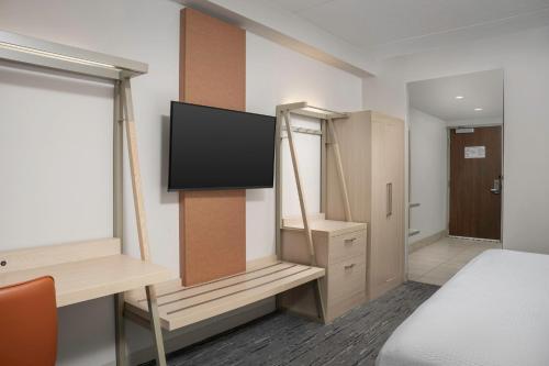 holiday inn express and suites pittsburgh north shore by ihg