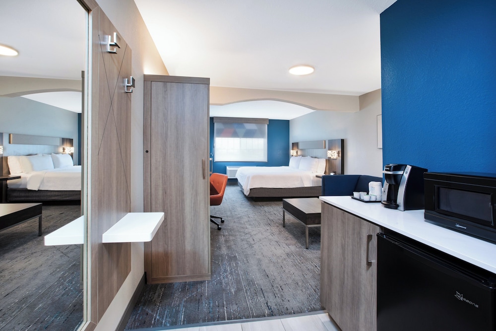 holiday inn express hotel and suites defiance by ihg