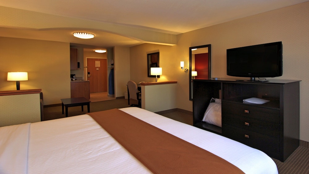 holiday inn express hotel and suites defiance by ihg