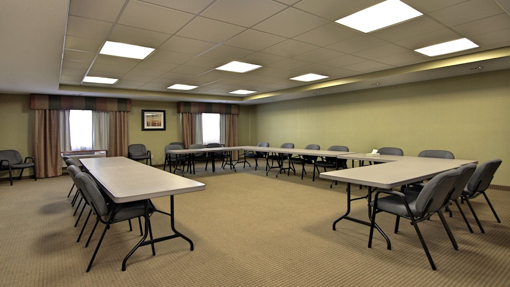 holiday inn express hotel and suites defiance by ihg