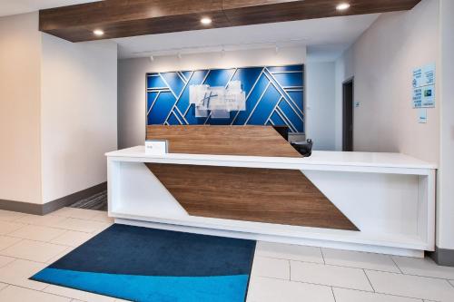 holiday inn express hotel and suites defiance by ihg