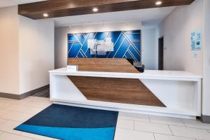 holiday inn express hotel and suites defiance by ihg