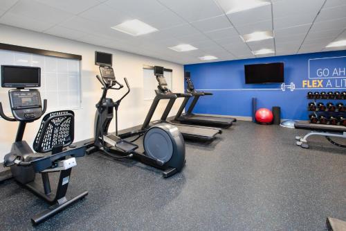 holiday inn express hotel and suites defiance by ihg