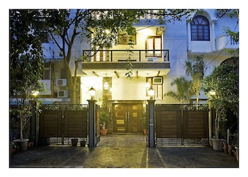 evergreen suites defence colony