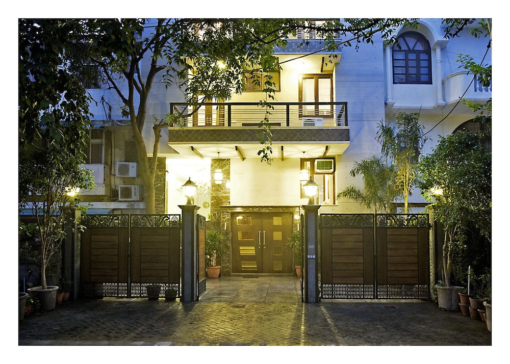 evergreen suites defence colony